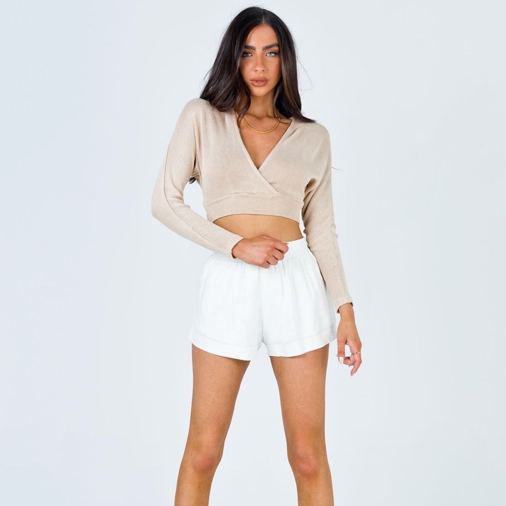 princess polly beach house shorts - Picture 1 of 4